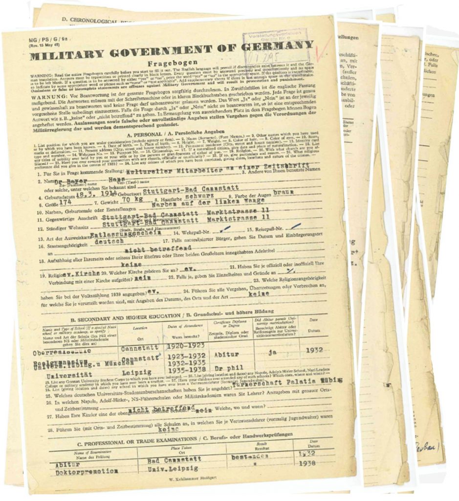 Die hier gezeigte Akte umfasst zusammen 39 Seiten, darunter Gutachten eines Staatsanwaltes, persönlicher Lebenslauf mit detaillierten Informationen zur Militärzeit zwischen 1939-1945 mit acht Seiten.