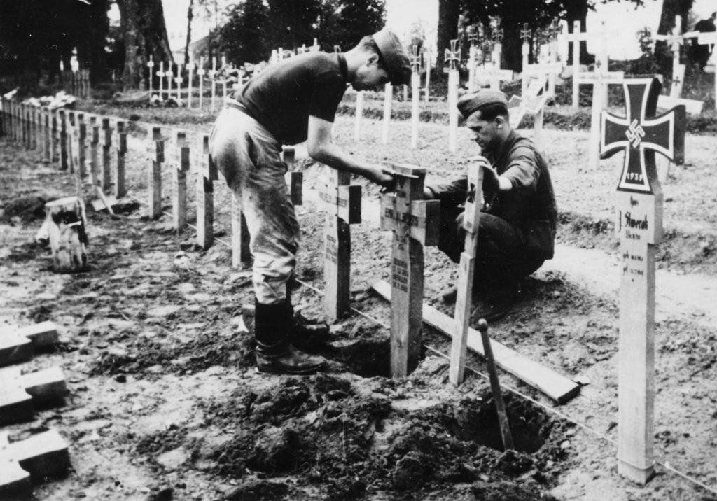 Historische Aufnahme aus dem 2. WK<br />Frontgrabstätte im Osten<br /> Foto: Volksbund Archiv